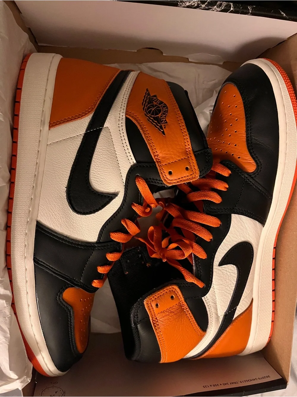 Jordan Low Top Sneakers - Orange/Black